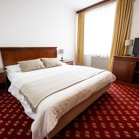 Hotel Zvezda Murska Sobota Exteriör bild