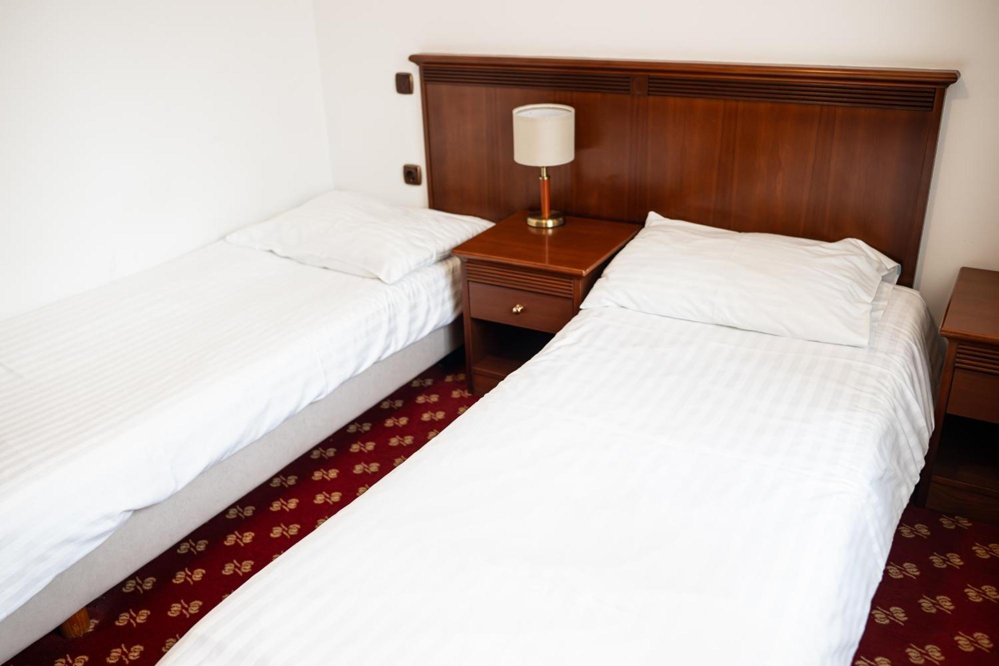 Hotel Zvezda Murska Sobota Exteriör bild