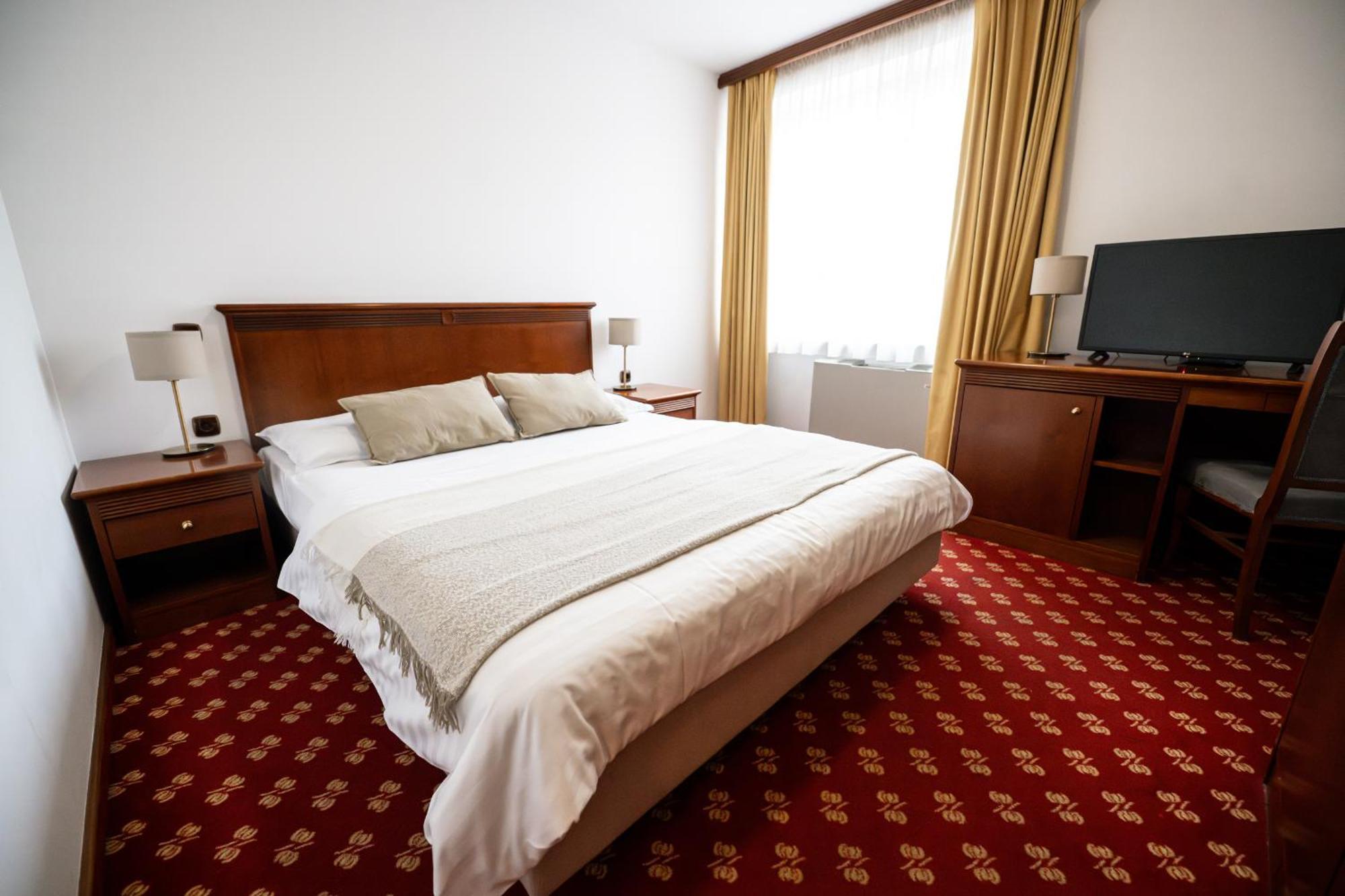 Hotel Zvezda Murska Sobota Exteriör bild