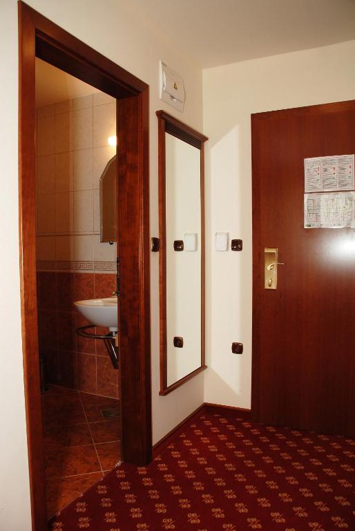 Hotel Zvezda Murska Sobota Rum bild